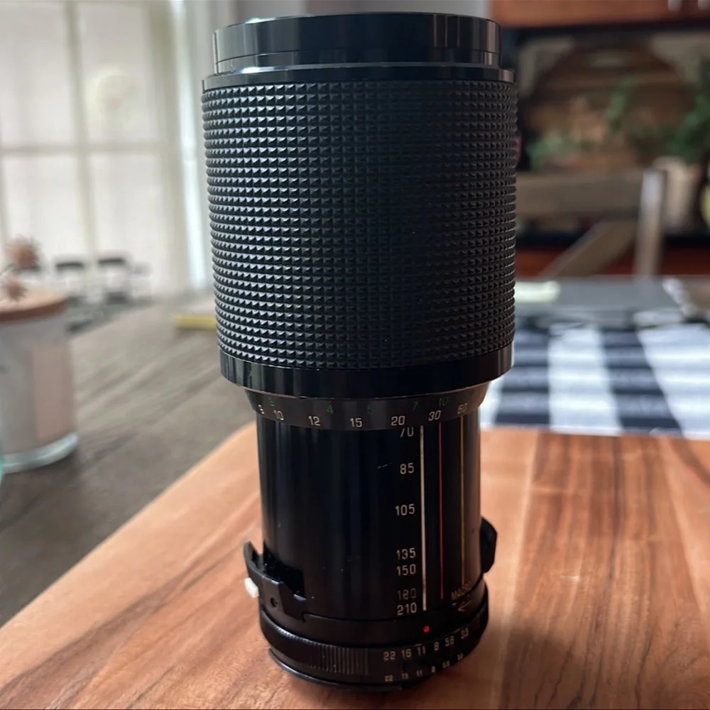 Vivitar Series 1 70-200mm f/3.5 Macro Focusing Auto zoom lens